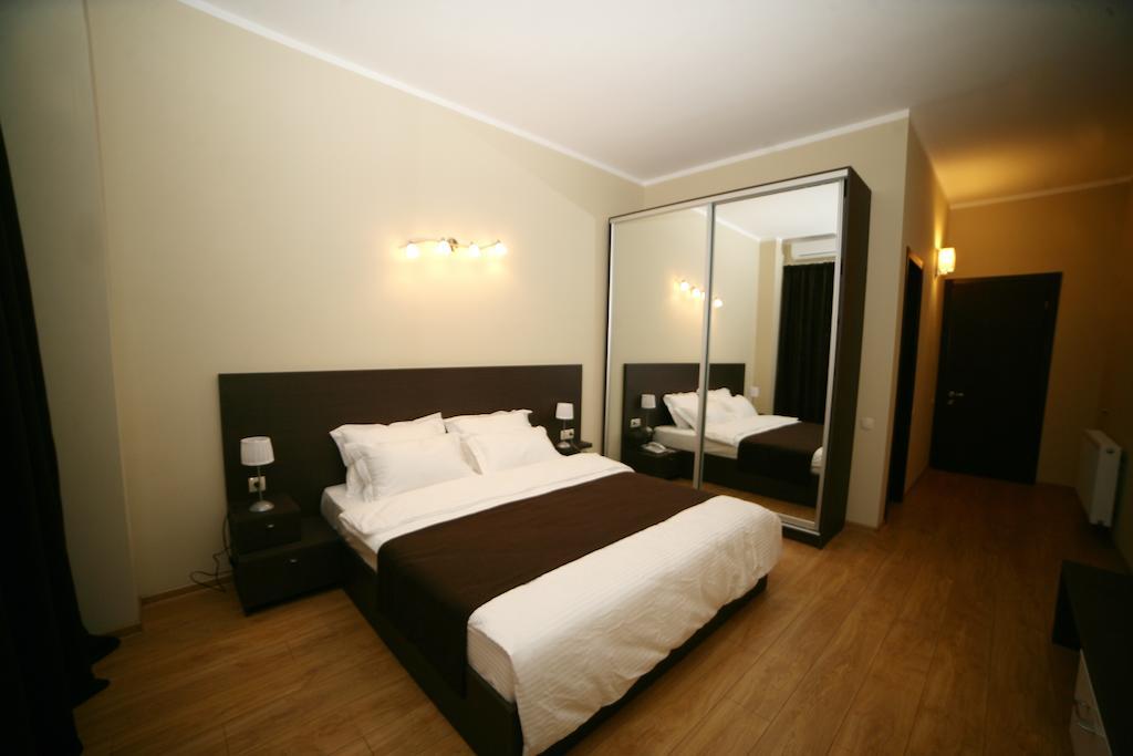 Basilon Hotel Тбилиси Стая снимка
