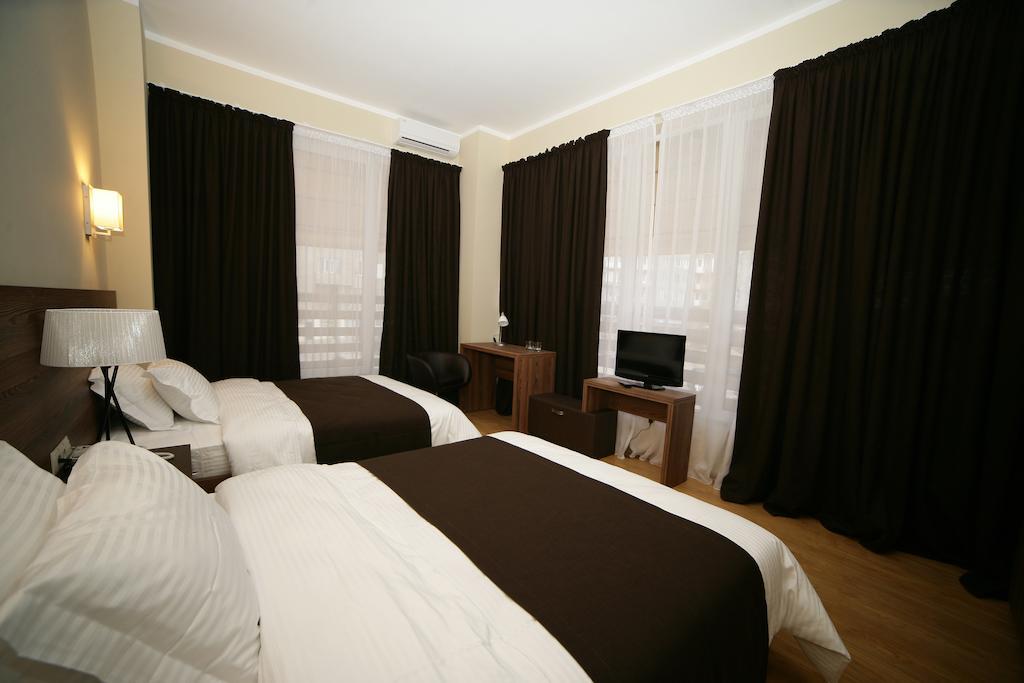Basilon Hotel Тбилиси Стая снимка