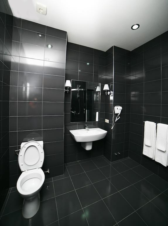 Basilon Hotel Тбилиси Стая снимка