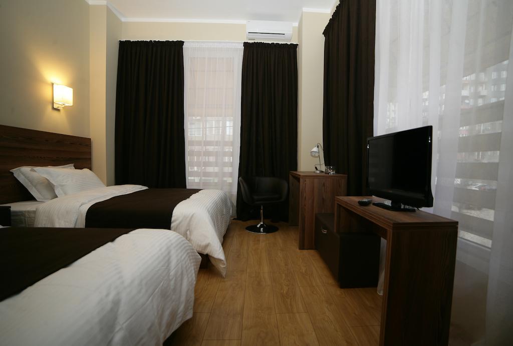 Basilon Hotel Тбилиси Стая снимка