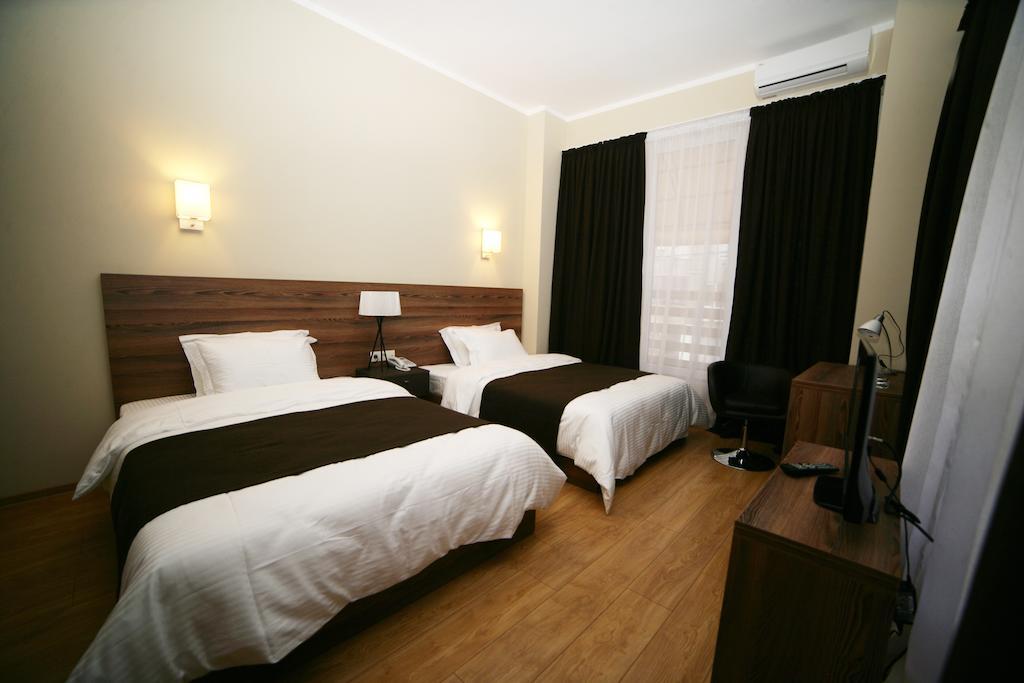 Basilon Hotel Тбилиси Стая снимка